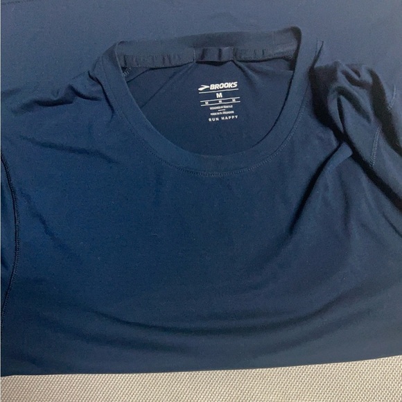 BROOKS Womens Medium Navy Running Jogging Shirt Run Happy size medium - Picture 2 of 6